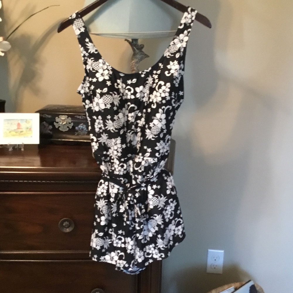 Blair-Women’s Black and White Hawaiian Print Floral Skirted One Piece Swimsuit